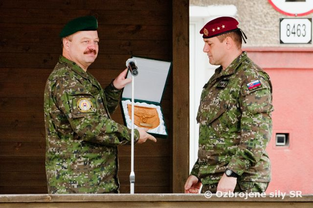 Generál Macko sa rozlúčil s príslušníkmi žilinského 5. pluku špeciálneho určenia