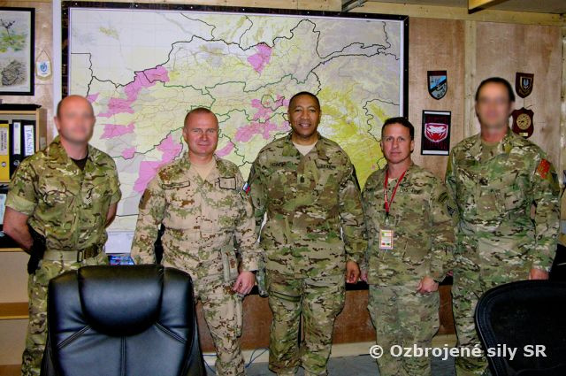 Hlavný veliaci poddôstojník operácie ISAF navštívil veliteľstvo ISAF SOF