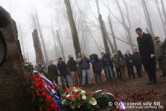M. Glváč: Aj keď je ťažké vracať sa na miesto tragédie vojenského špeciálu, je našou povinnosťou vzdať úctu jej obetiam