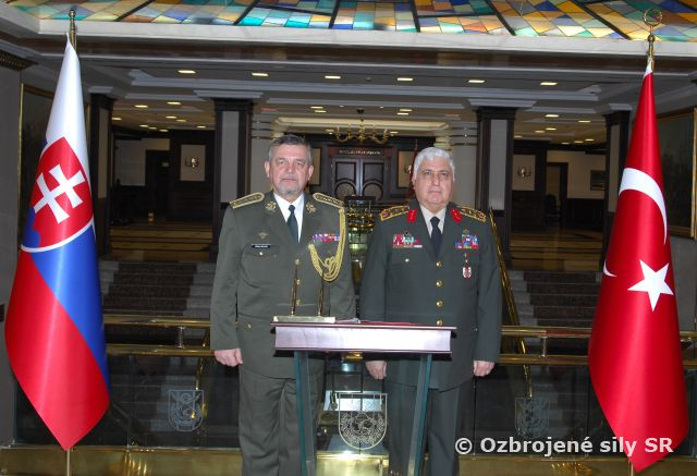 Náčelník GŠ OS SR generálporučík Maxim sa stretol s tureckým náčelníkom generálneho štábu
