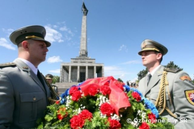 Minister obrany Martin Glváč si na Slavíne uctil obete 2. svetovej vojny