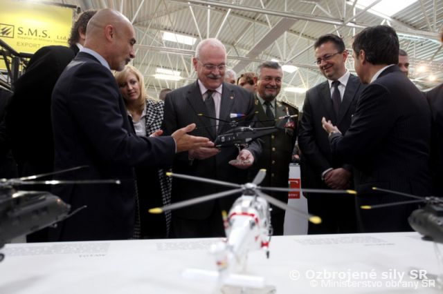 Minister obrany M. Glváč otvoril medzinárodný veľtrh IDEB 2014