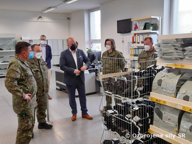 Návšteva ministra obrany SR a náčelníka generálneho štábu OS SR v ZZ I. Nemšová 