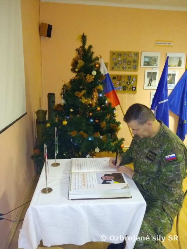 Odovzdanie velenia 53. práporu poľných služieb Hlohovec