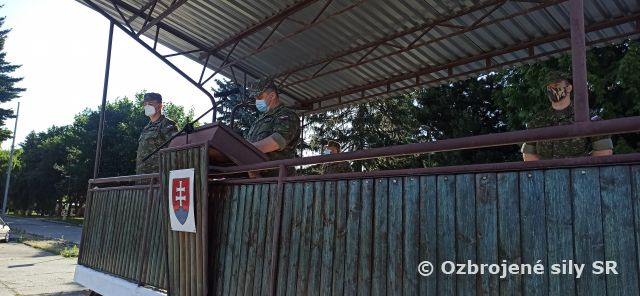 Slávnostný nástup príslušníkov práporu logistiky