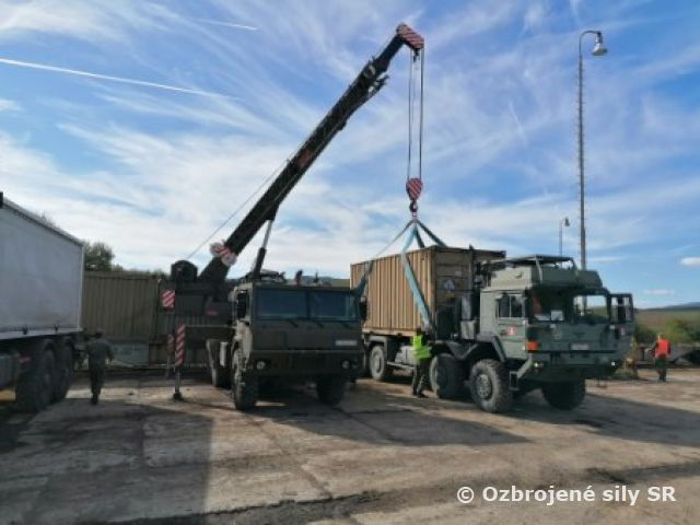 Prápor logistiky Hlohovec presúval materiál po železnici