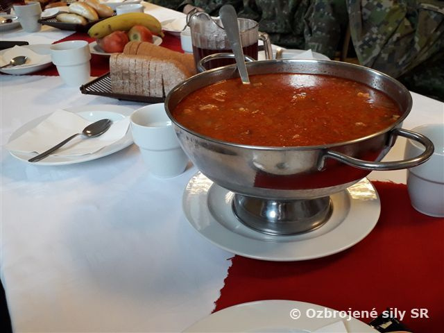 Spoločné posedenie pri vianočnej kapustnici