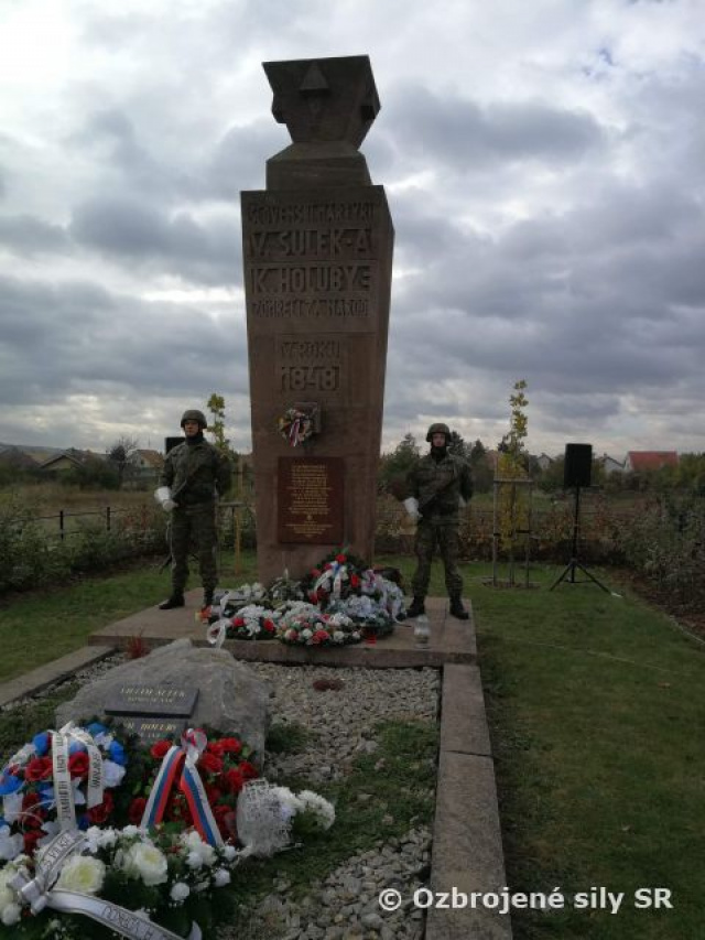 Pietny akt kladenia vencov k 170. výročiu popravy Viliama Šuleka a Karola Holubyho