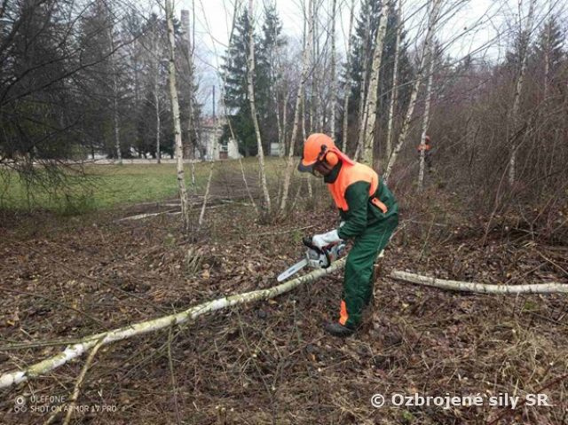 Kurz obslúh motorových reťazových píl v 7. Výcvikovom pluku