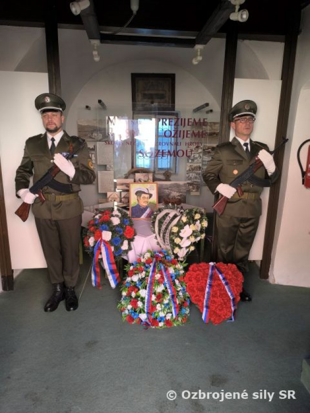 Pietny akt kladenia vencov pri príležitosti 199. výročia narodenia Juraja Langsfelda