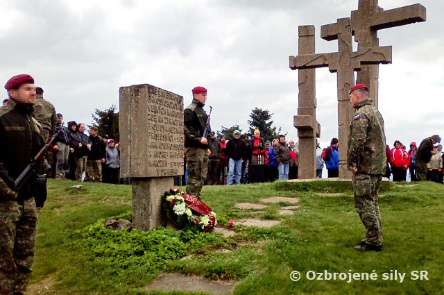 Spomínali pri Troch krížoch na Stratenci