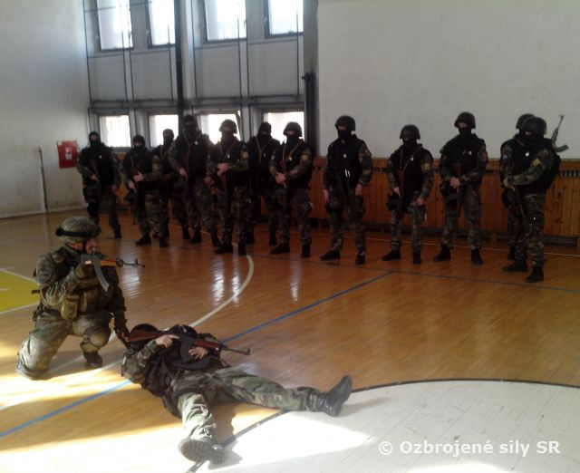 Prieskumná jednotka zdokonalila spôsobilosti príslušníkov zásahovej skupiny ZVJS Košice v poskytovaní prvej pomoci