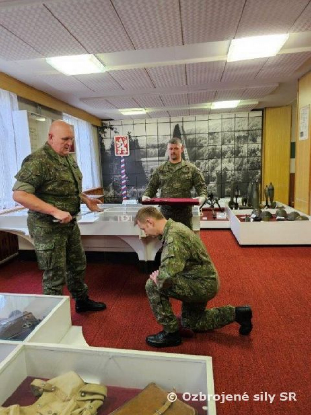 Povyšovanie v Základni výcviku a mobilizačného doplňovania Martin