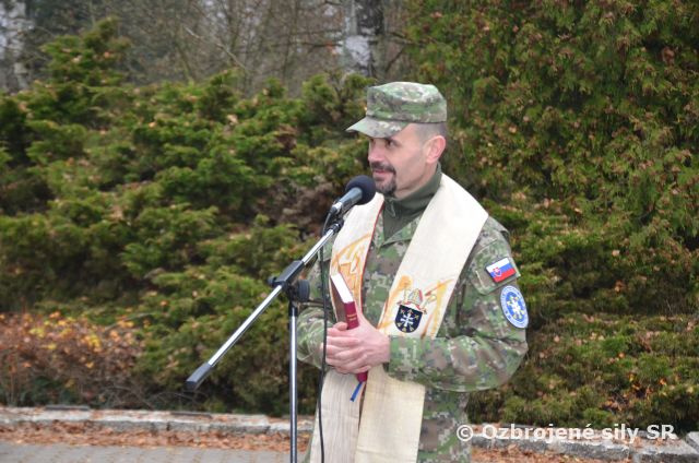 Pietna spomienka a kladenie vencov pri príležitosti Dňa vojnových veteránov - deň červených makov