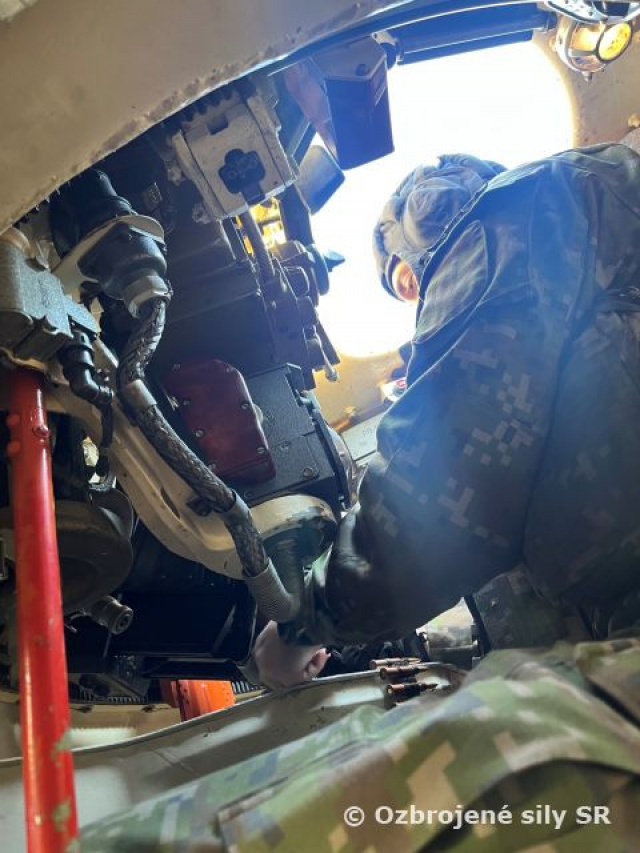 Odborný kurz strelcov operátorov BVP-1