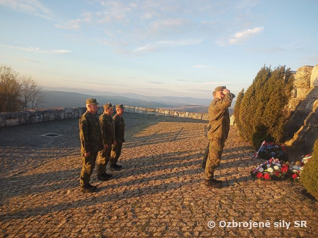 Príslušníci Veliteľstva vojenského zdravotníctva uctili pamiatku generála M. R. Štefánika pri mohyle na Bradle