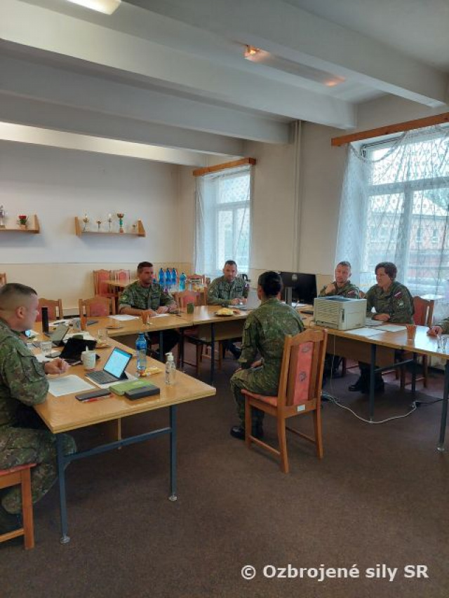 Personálne pohovory príslušníkov základného vojenského výcviku v Martine. 