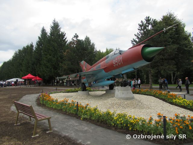 Slávnostné odhalenie pamätníka „Lietadlo“ 