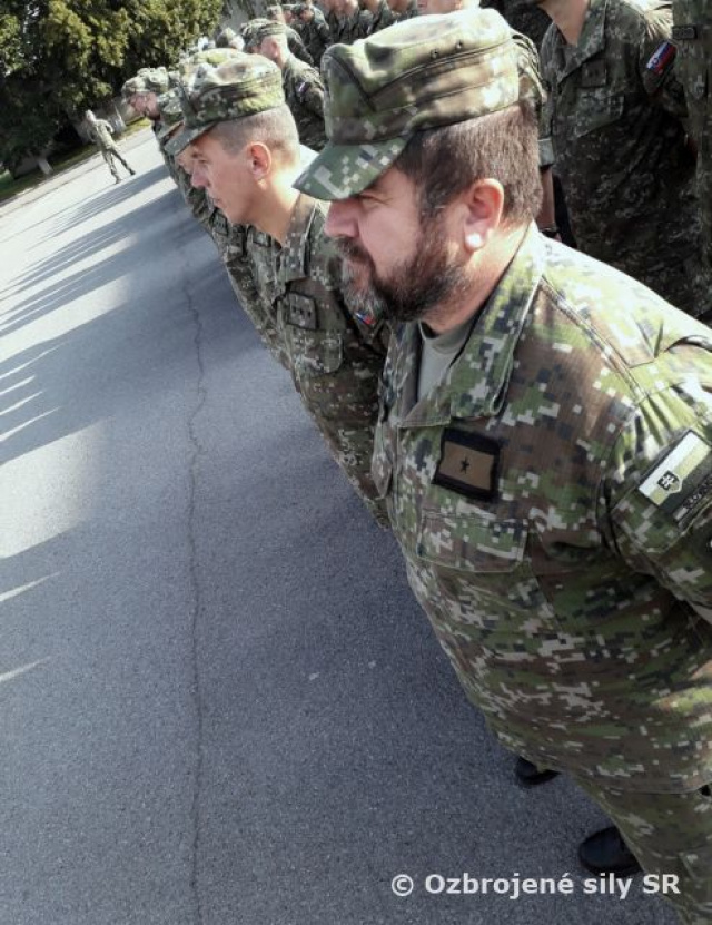 Slávnostný nástup k 75. výročiu Slovenského národného povstania  a 27. výročiu prijatia Ústavy Slovenskej republiky