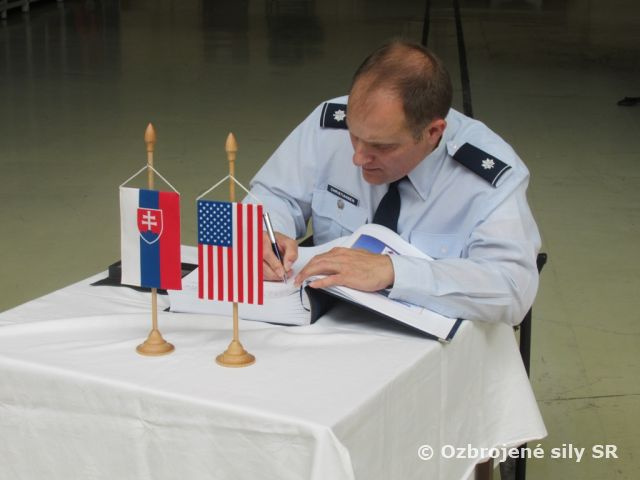 Návšteva leteckého pridelenca USA v Taktickom krídle Sliač