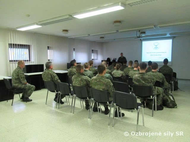 Kadeti Akadémie Ozbrojených síl SR navštívili Taktické krídlo Sliač