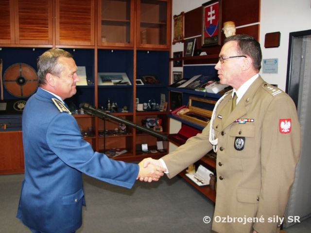 Náčelník GŠ Vojtek privítal nového pridelenca obrany v SR