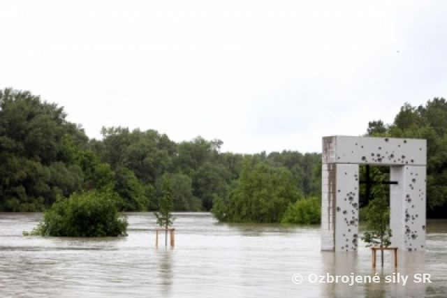 Ozbrojené sily vyčlenili na pomoc pri povodniach už viac ako 350 vojakov