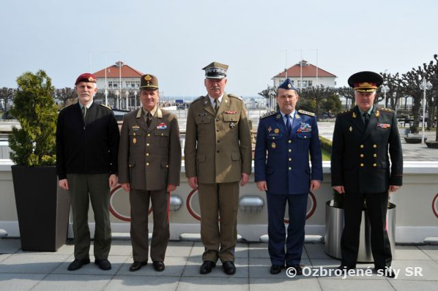 Náčelníci generálnych štábov V4 rokovali v Poľsku s partnerom z Ukrajiny