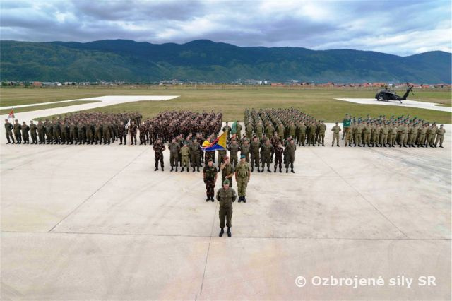 Slovenskí vojaci sa v Bosne a Hercegovine zapojili do mnohonárodného práporu