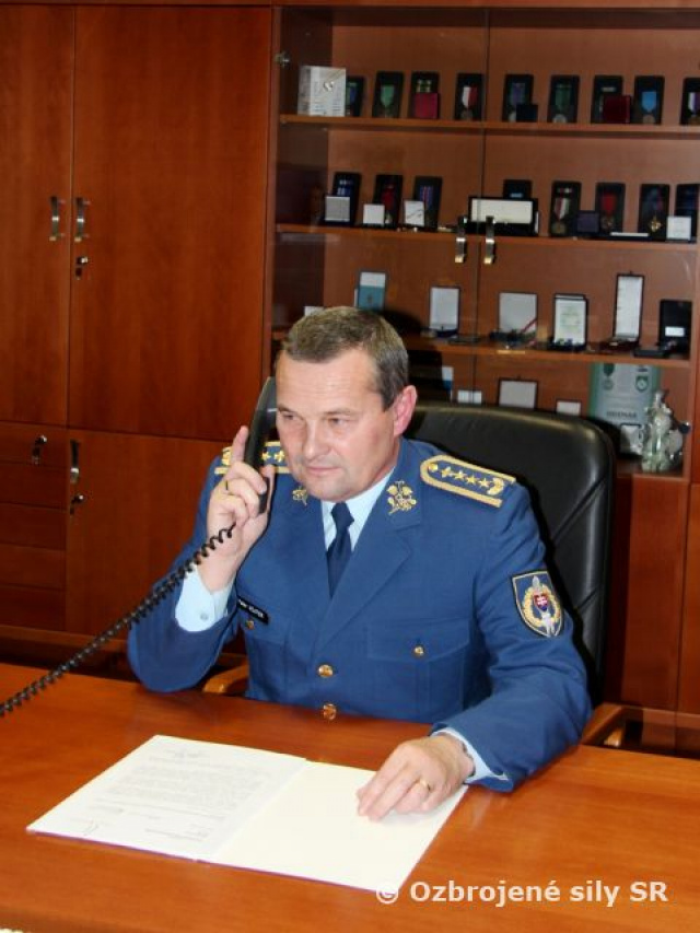 Náčelník GŠ generálporučík Peter Vojtek pozdravil vojakov v zahraničných operáciách