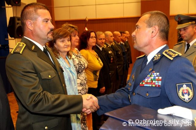 Úcta Slovenskému národnému povstaniu, vážnosť Ústave SR