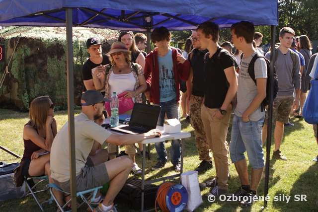 Generál Maxim podporil branný súboj študentov