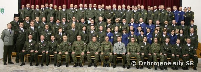 Slávnostné ukončenie Zdokonaľovacieho poddôstojníckeho kurzu OR-6 v Prápore výcviku Martin