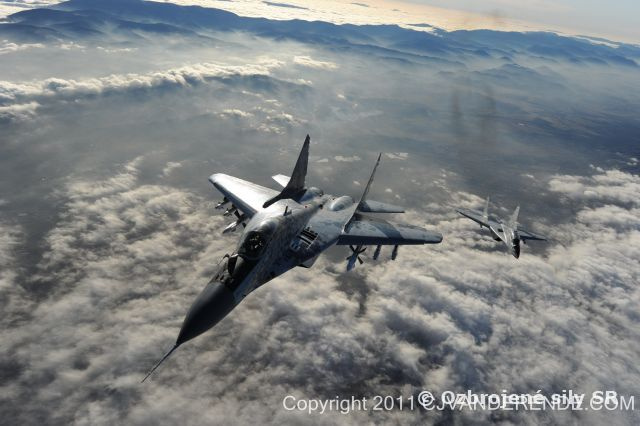 Slovenské stíhačky chránia vzdušný priestor aj nad Českou republikou