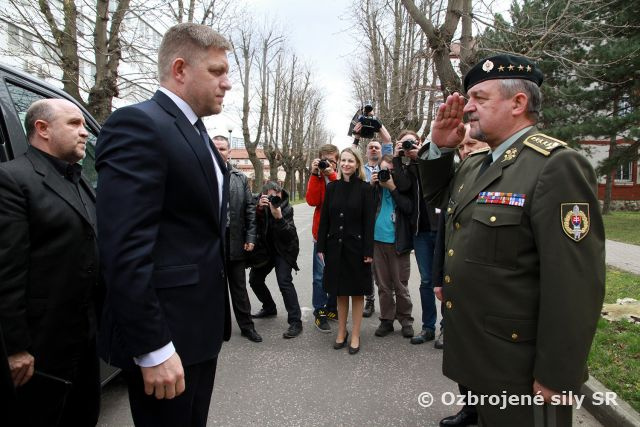 Predseda vlády uviedol do funkcie nového ministra obrany