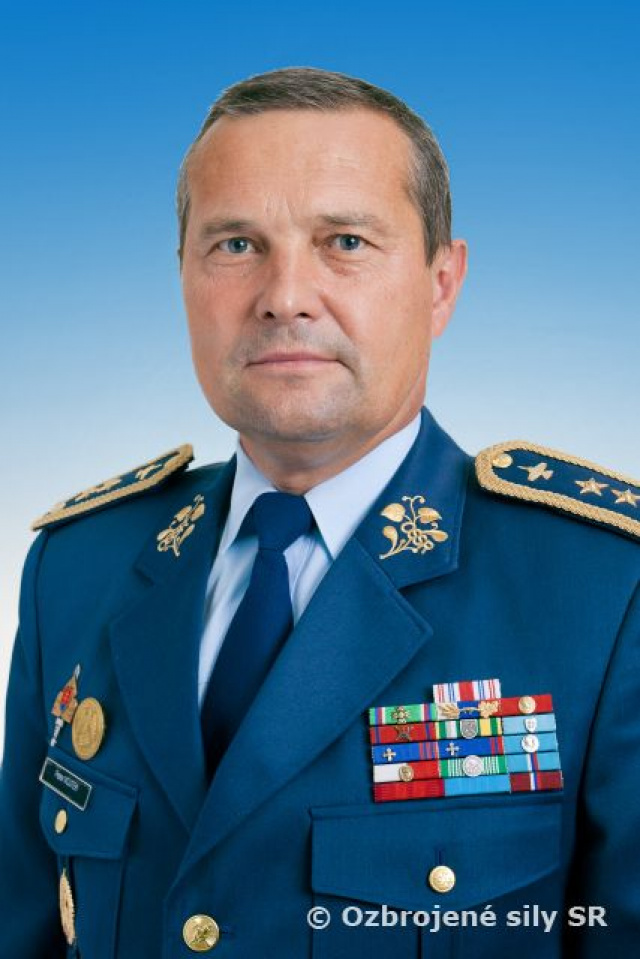 Vážení príslušníci Ozbrojených síl Slovenskej republiky, vojaci, vojačky, zamestnanci!