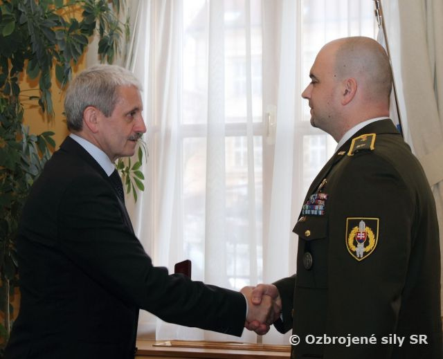 Plakety pre tím EOD od ministra zahraničných vecí