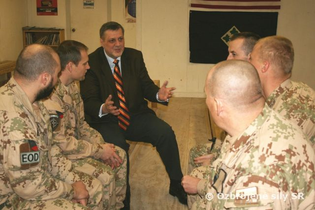 Ján Kubiš navštívil v Kandaháre slovenský tím EOD