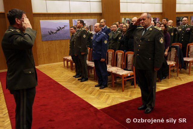 Slávnostný nástup pri príležitosti výročia Dňa boja za slobodu a demokraciu