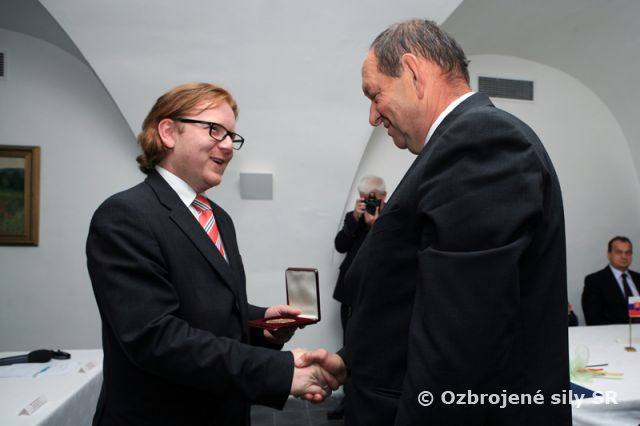 Medaila riaditeľovi archívu