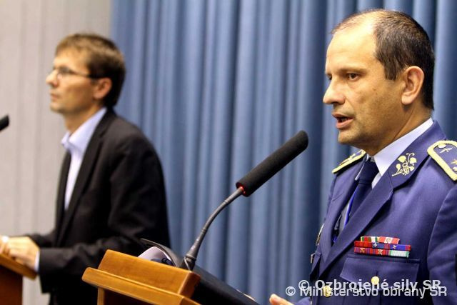 Stíhačky počas víkendového zásahu cestujúcich neohrozili