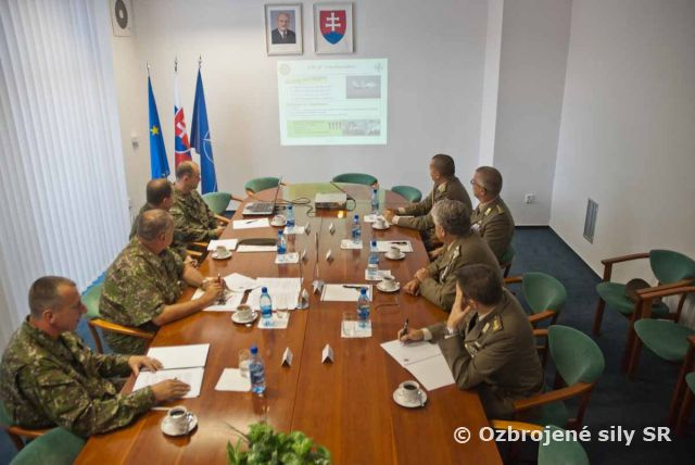 Zástupca náčelníka generálneho štábu prijal talianskeho náčelníka štábu pozemných síl