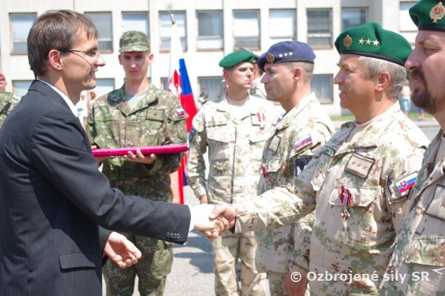 Slávnostné privítanie profesionálnych vojakov po splnení úloh v Afganistane