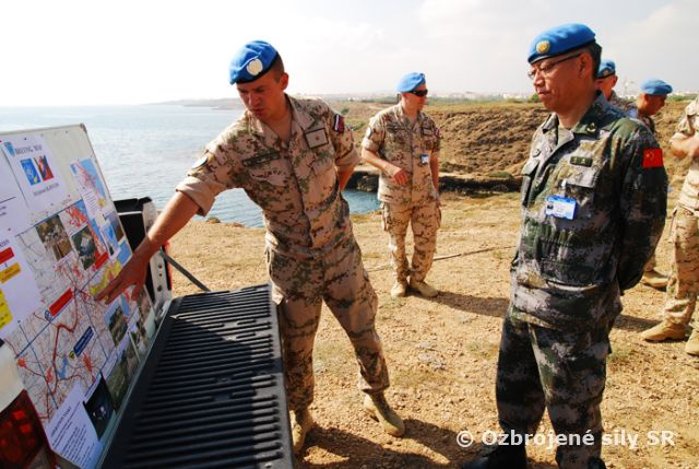 Hlavný veliteľ UNFICYP na inšpekcii v Sektore 4