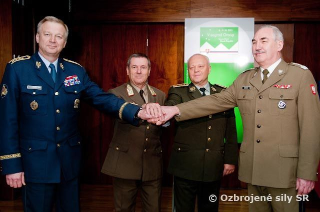 Generáli krajín V4: Spoločne čeliť dopadom hospodárskej krízy