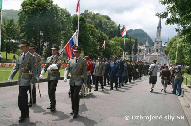 Vojaci 37 armád sa stretli v Lurdoch