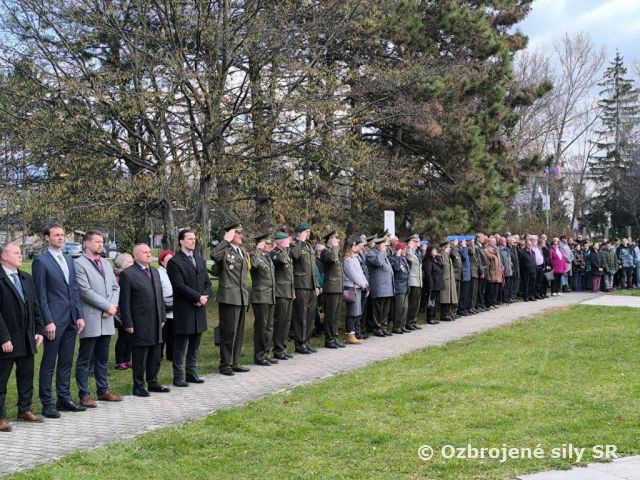 Pietne akty kladenia vencov v posádke Martin