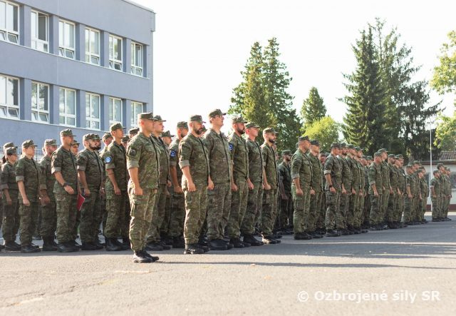 Slávnostný nástup pri príležitosti 80. výročia Slovenského národného a 32. výročia prijatia Ústavy Slovenskej republiky