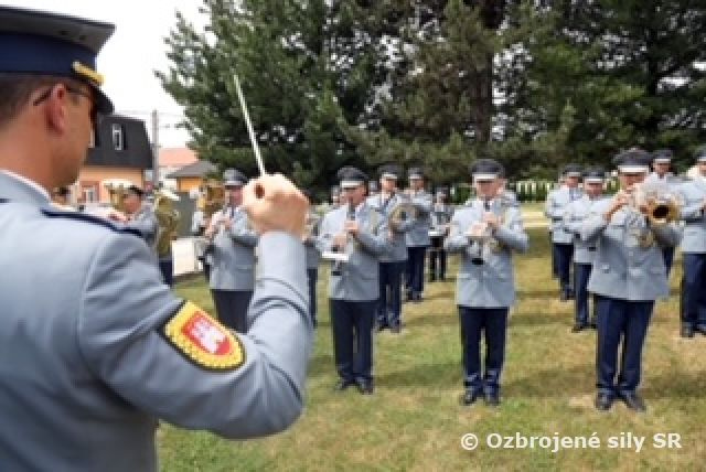 Česť  a sláva  hrdinskej zahraničnej jednotke