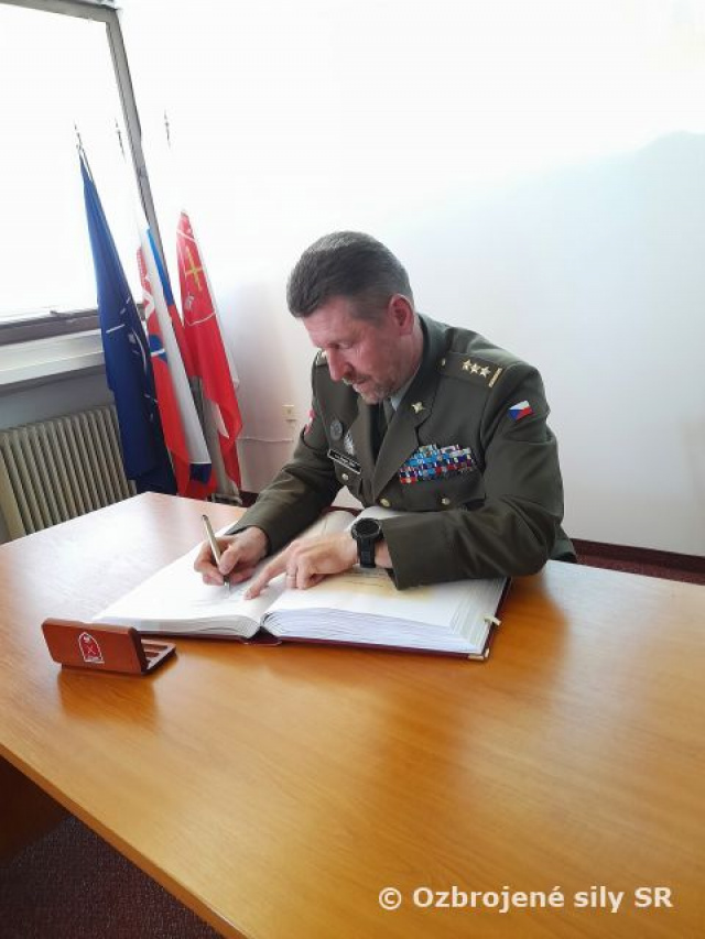 Zahraničná návšteva na pôde Veliteľstva posádky Bratislava